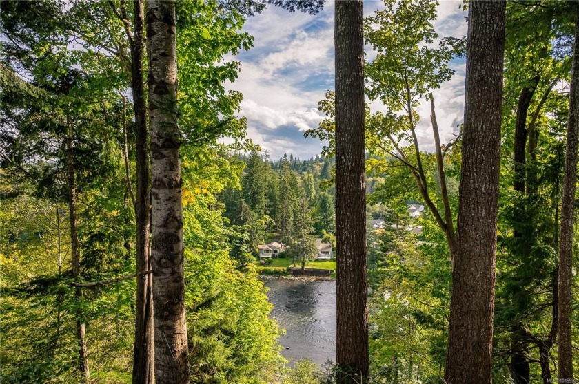 Holly Hills Riverfront, 3,700sq. ft residence on 0.56 acre - Beach Home for sale in Campbell River,  on Beachhouse.com