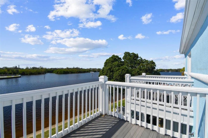 Discover the beauty of waterfront living at Waterside at Coquina - Beach Townhome/Townhouse for sale in St. Petersburg, Florida on Beachhouse.com