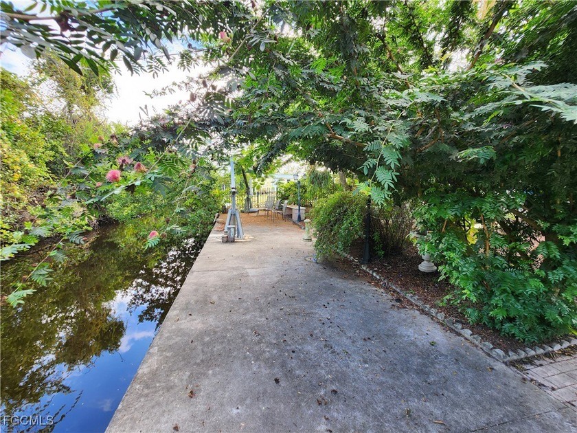 MOTIVATED SELLER Offering a 1 YEAR WARRANTY! Unique Gulf Access - Beach Home for sale in North Fort Myers, Florida on Beachhouse.com