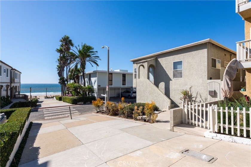 An extraordinary chance awaits to claim a sun-kissed, South - Beach Townhome/Townhouse for sale in Manhattan Beach, California on Beachhouse.com