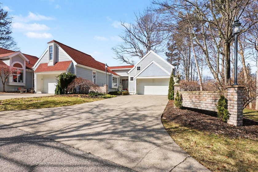 3 bed, 2.5 bath end-unit condo in desirable Veits Landing - Beach Condo for sale in Spring Lake, Michigan on Beachhouse.com