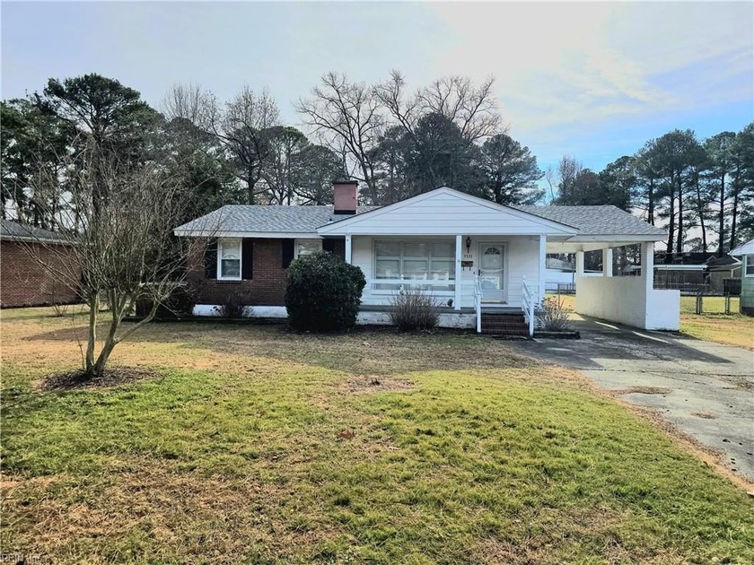 Located in a quiet Norfolk neighborhood, this charming ranch - Beach Home for sale in Norfolk, Virginia on Beachhouse.com