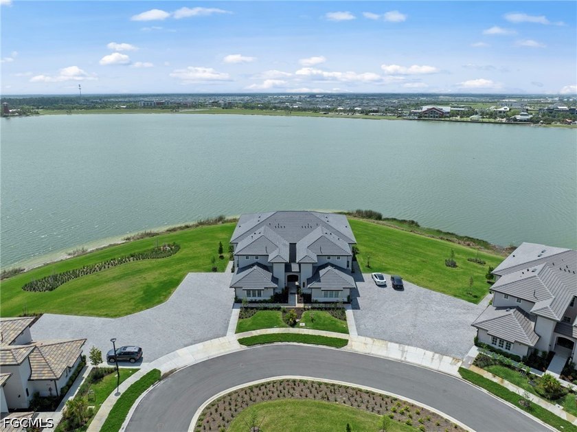 Absolutely stunning coach home on a peninsula lot with expansive - Beach Condo for sale in Punta Gorda, Florida on Beachhouse.com