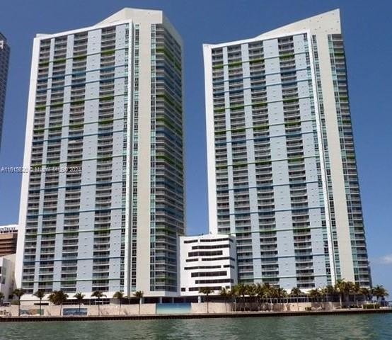 Great central location. Light and bright one bedroom one - Beach Condo for sale in Miami, Florida on Beachhouse.com