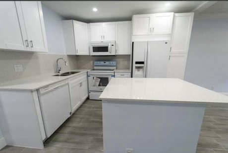 Turn Key, renovated 1 bedrooms and 1 bathrooms, 1st floor unit - Beach Condo for sale in West Palm Beach, Florida on Beachhouse.com