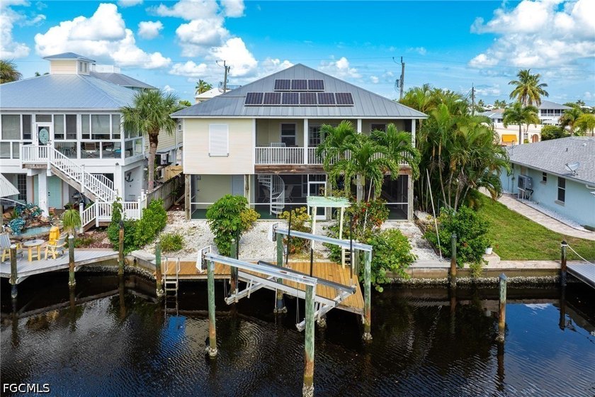 INCOME PRODUCING RENTAL AND YOU SHOULD MAKE THIS INVESTMENT - Beach Home for sale in Matlacha, Florida on Beachhouse.com
