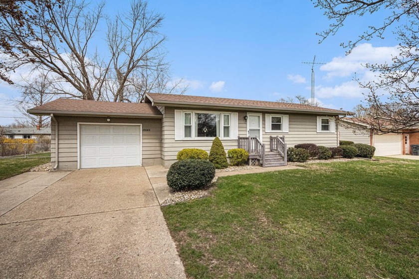 This lovely and well maintained ranch home located on a quiet - Beach Home for sale in Stevensville, Michigan on Beachhouse.com