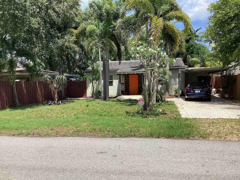 Beautiful SF 3/2 Home with an open floor plan.Great location in - Beach Home for sale in Fort Lauderdale, Florida on Beachhouse.com