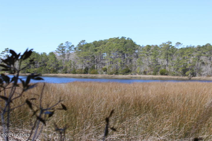 WATERFRONT lot located on Halls Creek in Swans Bluff. 3 Bedroom - Beach Lot for sale in Swansboro, North Carolina on Beachhouse.com