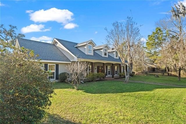 HISTORIC LEWISBURG - NEVER FLOODED! NEW ROOF! POOL! RV STORAGE! - Beach Home for sale in Mandeville, Louisiana on Beachhouse.com