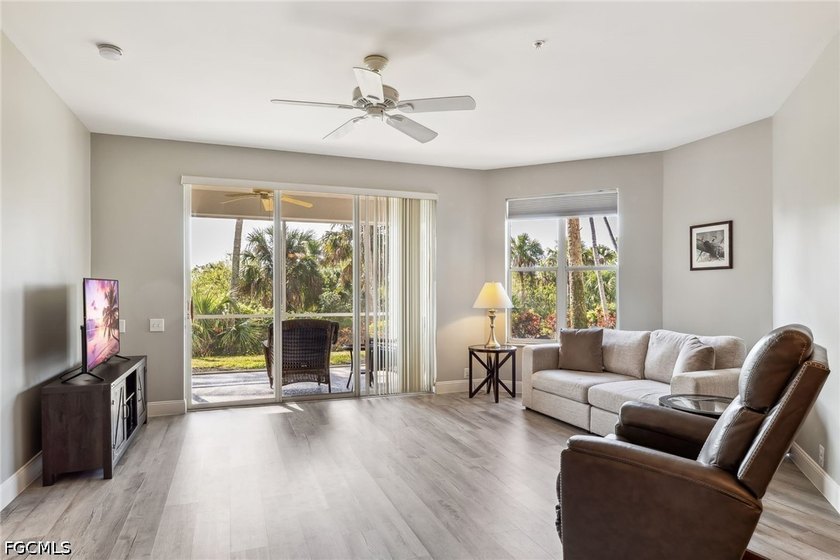 Beautifully remodeled 1st floor furnished condo in Lexington - Beach Condo for sale in Fort Myers, Florida on Beachhouse.com