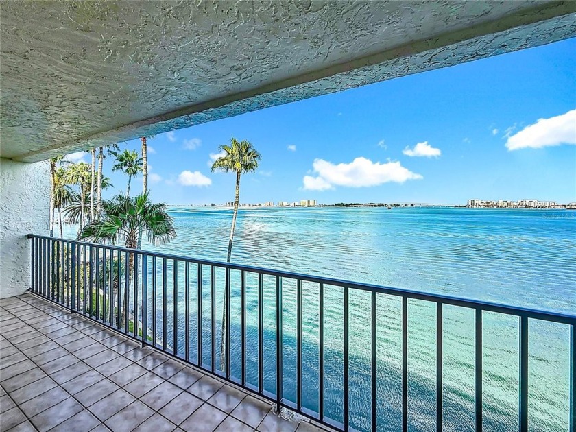 Breathtaking Waterfront Condo with Endless Potential and Room to - Beach Condo for sale in Clearwater, Florida on Beachhouse.com