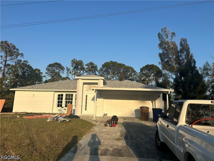 SPACIOUS LOT - SCREENED LANAI - NO HOA - QUIET DEAD-END - Beach Home for sale in Lehigh Acres, Florida on Beachhouse.com