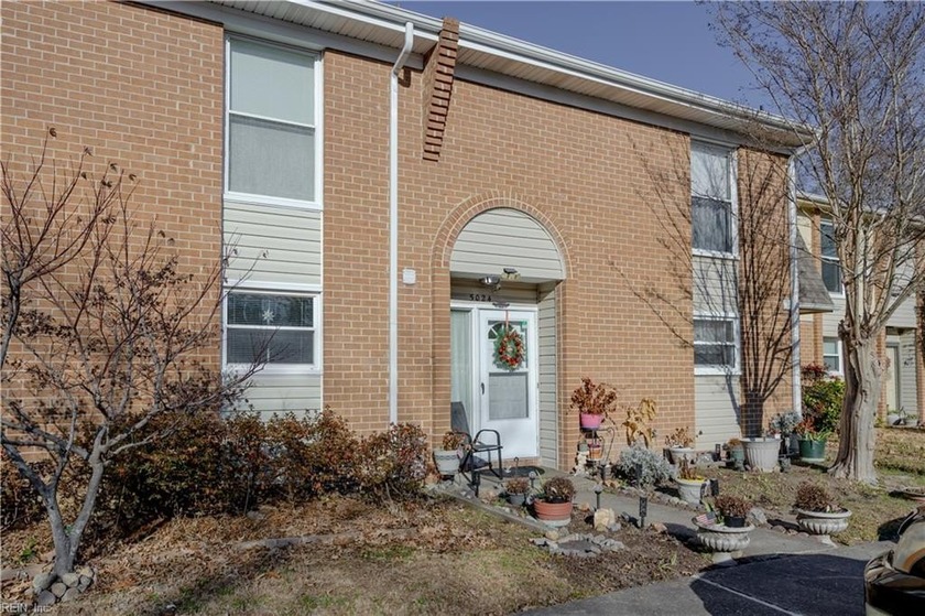 Welcome to 5024 Amboy Court a spacious and inviting townhouse - Beach Townhome/Townhouse for sale in Virginia Beach, Virginia on Beachhouse.com