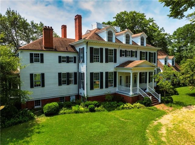 Live the life of gracious southern history at Green Mansion - Beach Home for sale in North, Virginia on Beachhouse.com