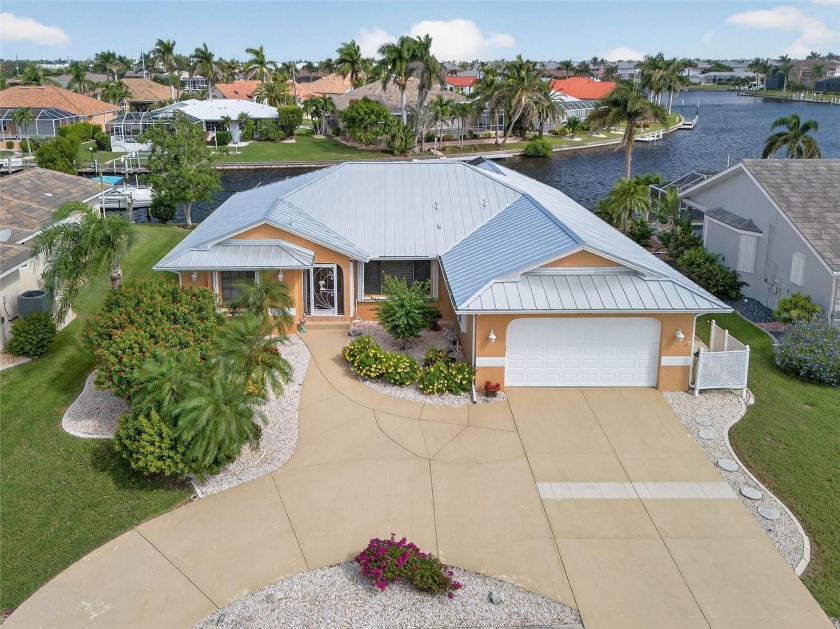 PUNTA GORDA ISLES! EXCEPTIONAL 3 BEDROOM, 2 BATH, 2-CAR GARAGE - Beach Home for sale in Punta Gorda, Florida on Beachhouse.com