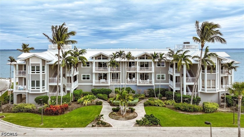 Experience waterfront luxury at its finest in this stunning - Beach Condo for sale in Captiva, Florida on Beachhouse.com