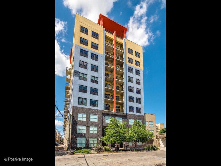 Beautifully appointed move-in ready corner unit concrete loft - Beach Home for sale in Chicago, Illinois on Beachhouse.com