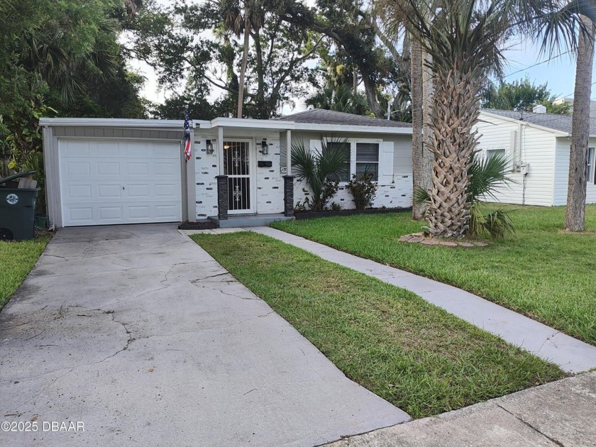 INVESTOR ALERT, INCOME PROPERTY WITH RENTER IN PLACE. THIS HOME - Beach Home for sale in Daytona Beach, Florida on Beachhouse.com