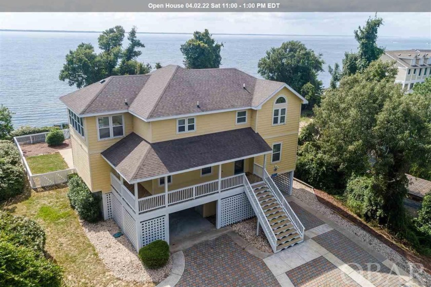 LOCATION, LOCATION, LOCATION! Remarkable soundfront retreat in - Beach Home for sale in Duck, North Carolina on Beachhouse.com
