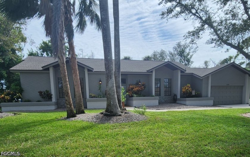 One of the most desired Communities, off McGregor Blvd, in the - Beach Home for sale in Fort Myers, Florida on Beachhouse.com