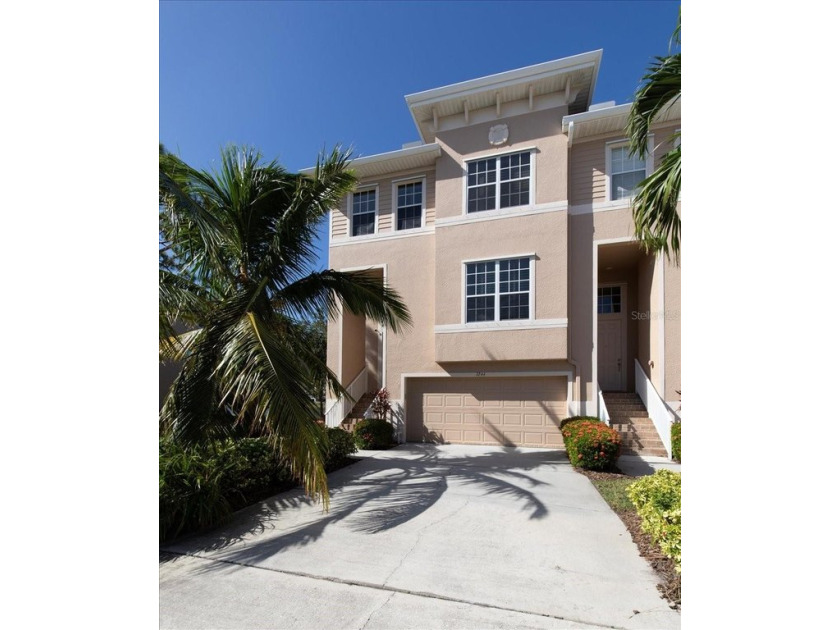 Welcome to this stunning home in Seminole Isle! This end unit - Beach Townhome/Townhouse for sale in Seminole, Florida on Beachhouse.com