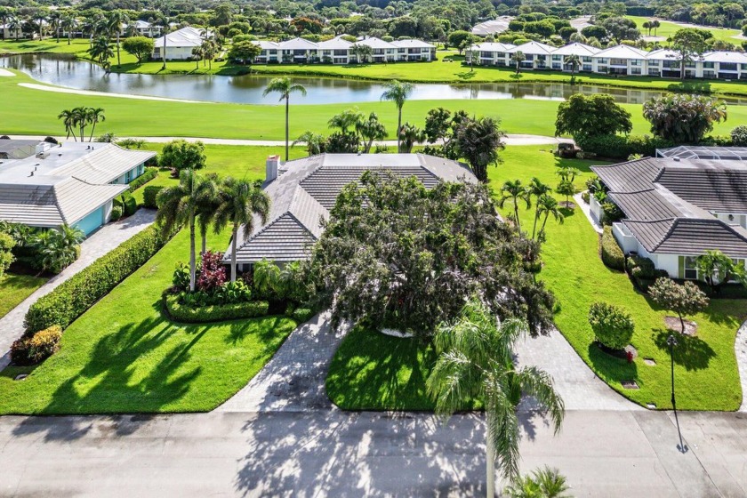 Beautiful lake & golf views in this beautifully updated - Beach Home for sale in Boynton Beach, Florida on Beachhouse.com