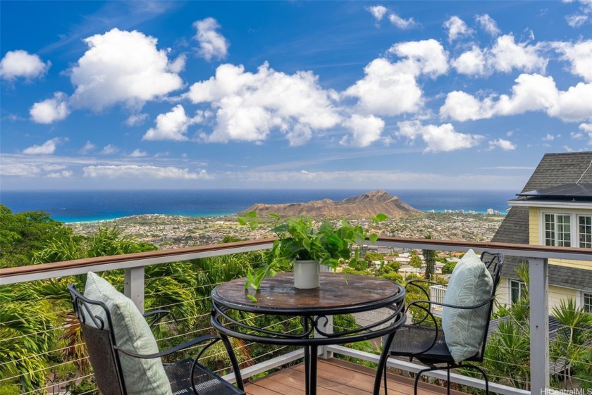 Bring your vision to this Maunalani Heights gem with - Beach Home for sale in Honolulu, Hawaii on Beachhouse.com