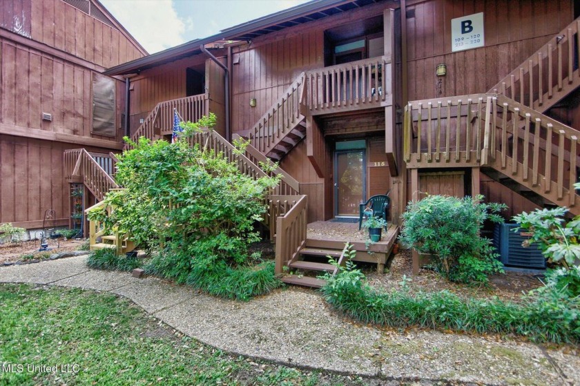 Furnished ready for a new occupant - upper level efficiency - Beach Condo for sale in Diamondhead, Mississippi on Beachhouse.com