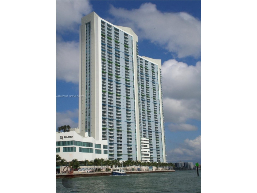 Experience breathtaking waterfront and skyline views from this - Beach Condo for sale in Miami, Florida on Beachhouse.com