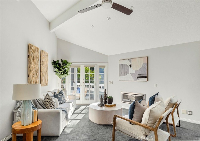 Set within the gated enclave of Bayridge, 27 Brittany offers an - Beach Condo for sale in Newport Beach, California on Beachhouse.com