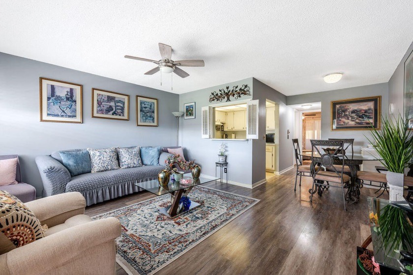 Welcome to this well-maintained second-floor condo in the - Beach Condo for sale in West Palm Beach, Florida on Beachhouse.com