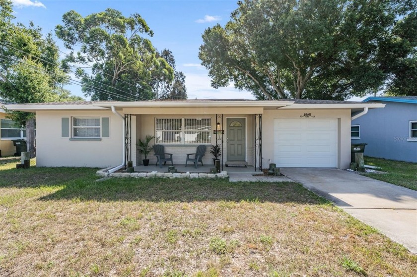 Welcome to this beautifully maintained 2-bedroom, 1-bathroom - Beach Home for sale in Largo, Florida on Beachhouse.com