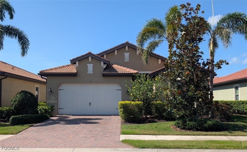 WOW! LOWEST PRICED 3BR/DEN POOL HOME IN TOSCANA ISLES! This - Beach Home for sale in Nokomis, Florida on Beachhouse.com