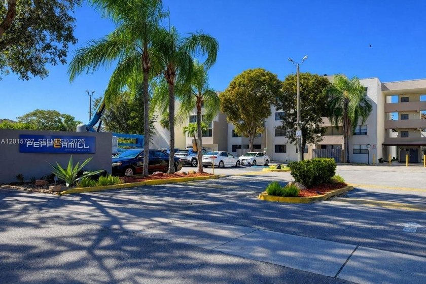 Beautifully maintained 2-bedroom, 2-bathroom condo located in a - Beach Condo for sale in Miami, Florida on Beachhouse.com