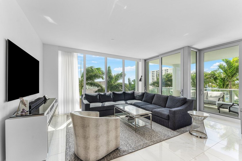 Stunning 4th floor condo w/2BR + den, 2.5 baths in desirable - Beach Condo for sale in North Palm Beach, Florida on Beachhouse.com