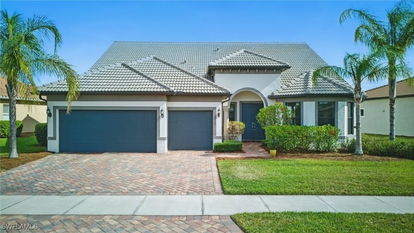 PLENTY OF ROOM-3500 sq.ft...40 ft. Saltwater Pool....Large 5 to - Beach Home for sale in Fort Myers, Florida on Beachhouse.com