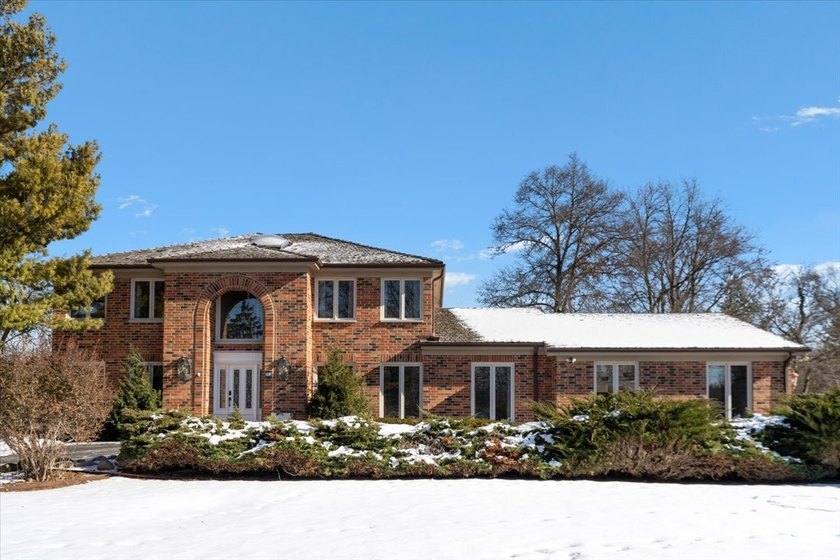 Set on a lush 1.4-acre parcel adjacent to Deerpath Golf Course - Beach Home for sale in Lake Forest, Illinois on Beachhouse.com