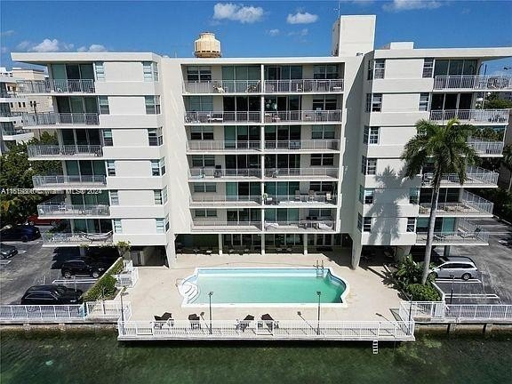 Beautiful 1 Bed, 2 Bath plus den.
Corner unit with partial - Beach Condo for sale in Bay Harbor Islands, Florida on Beachhouse.com