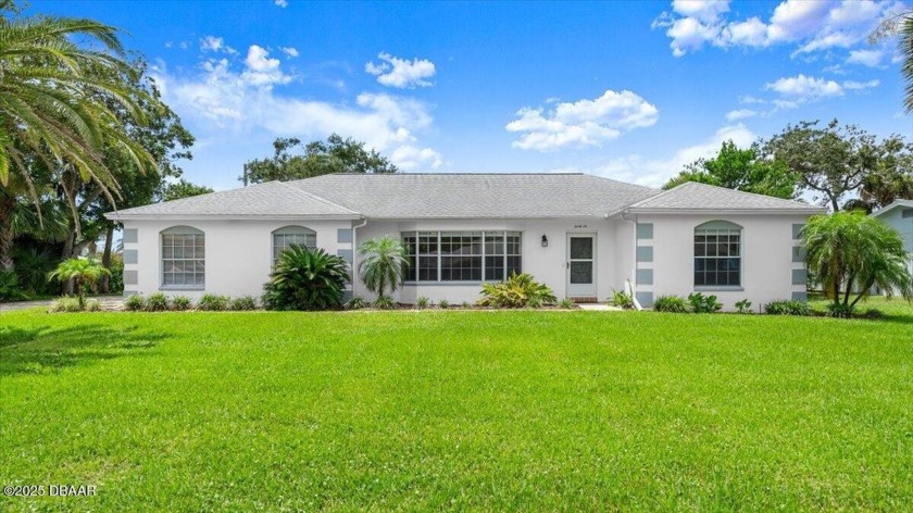 Beautifully Updated Home in Prime Ormond Beach Location! Nestled - Beach Home for sale in Ormond Beach, Florida on Beachhouse.com