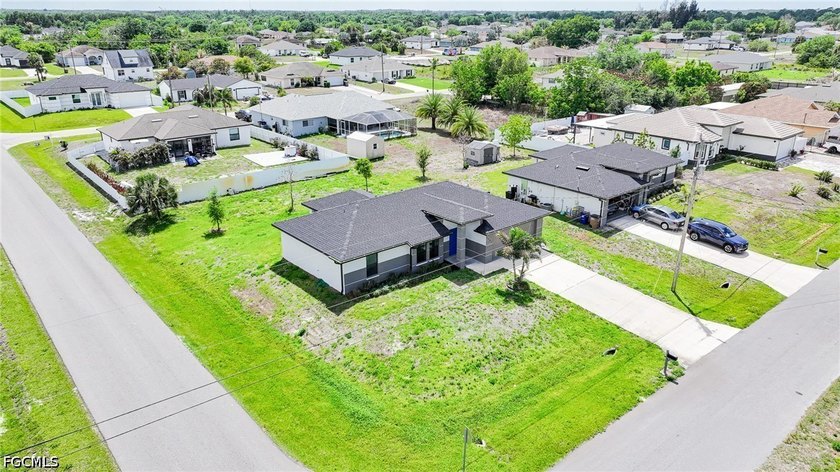 Welcome to this beautiful 3-bedroom, 2-bathroom home located in - Beach Home for sale in Lehigh Acres, Florida on Beachhouse.com