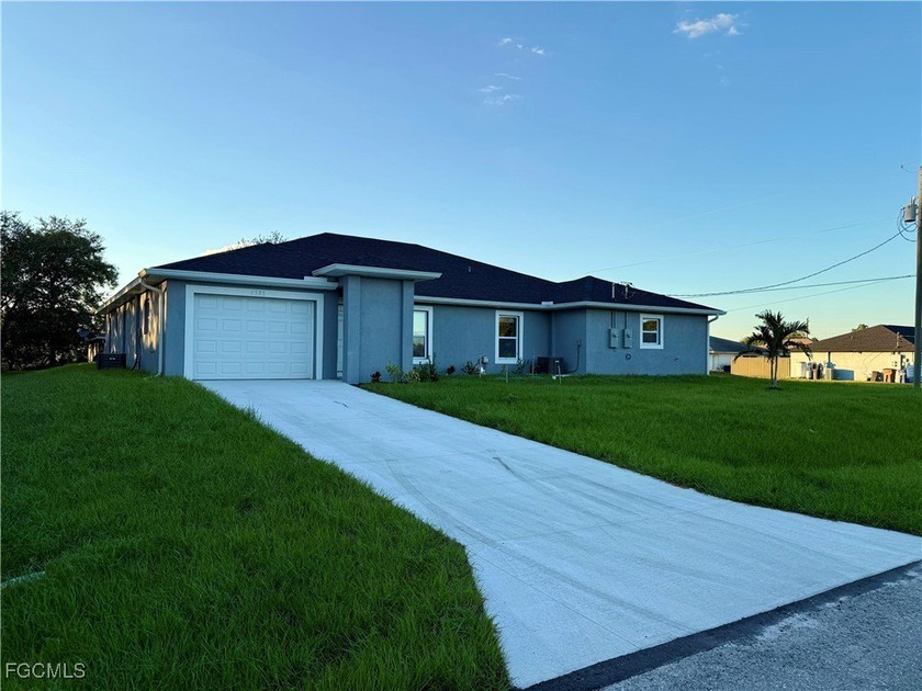 Seller offering $10,000 toward buyer's closing costs! Perfect - Beach Home for sale in Lehigh Acres, Florida on Beachhouse.com
