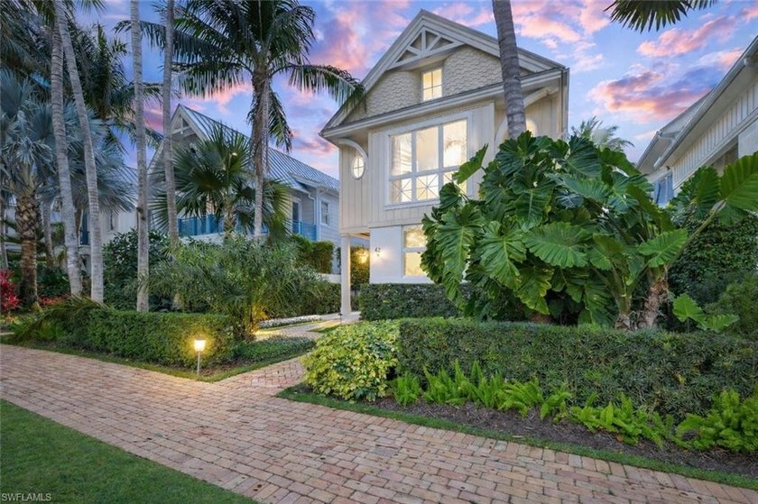 Luxury living in one of Downtown Naples' highest elevation - Beach Home for sale in Naples, Florida on Beachhouse.com