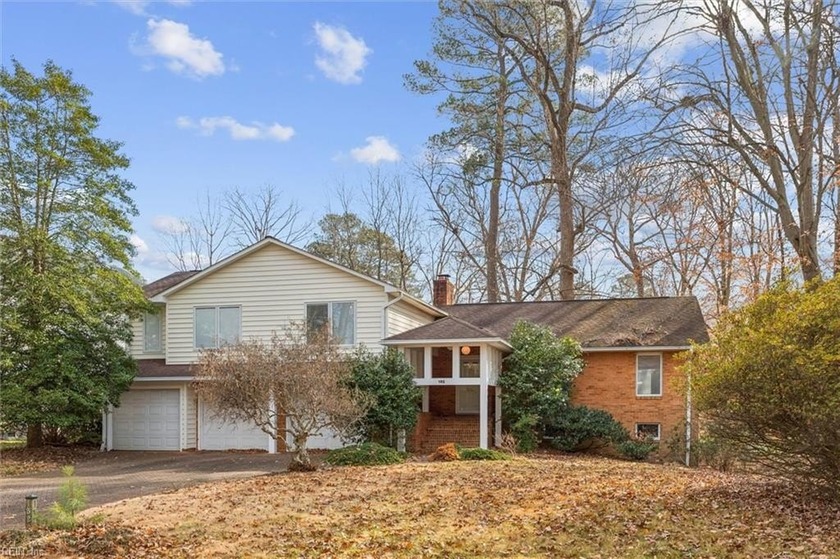 Rare one-owner split-level priced below appraised value! A - Beach Home for sale in Newport News, Virginia on Beachhouse.com