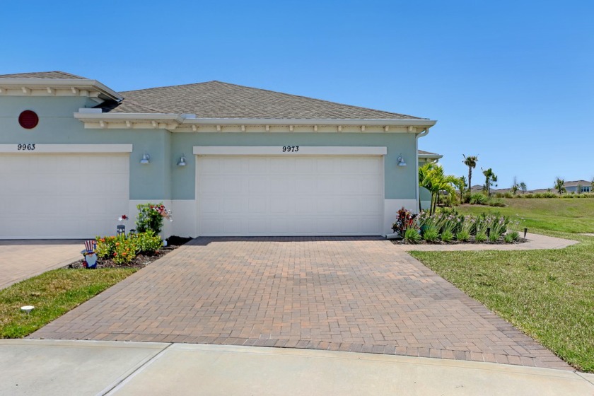 SELLER WILL PURCHASE HOME WARRANTY FOR BUYER. Nestled in a - Beach Home for sale in Melbourne, Florida on Beachhouse.com