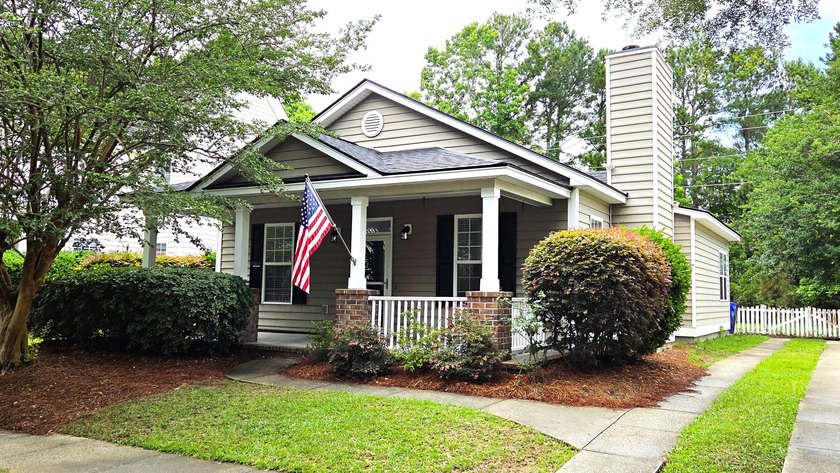 FULLY RENOVATED AND MOVE-IN READY! This beautifully updated - Beach Home for sale in Mount Pleasant, South Carolina on Beachhouse.com