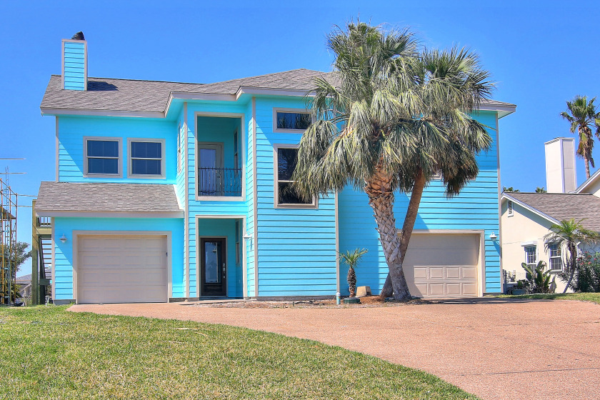 Large canal front home! Boat lift! Close to Rockport - Beach Vacation Rentals in Rockport, Texas on Beachhouse.com