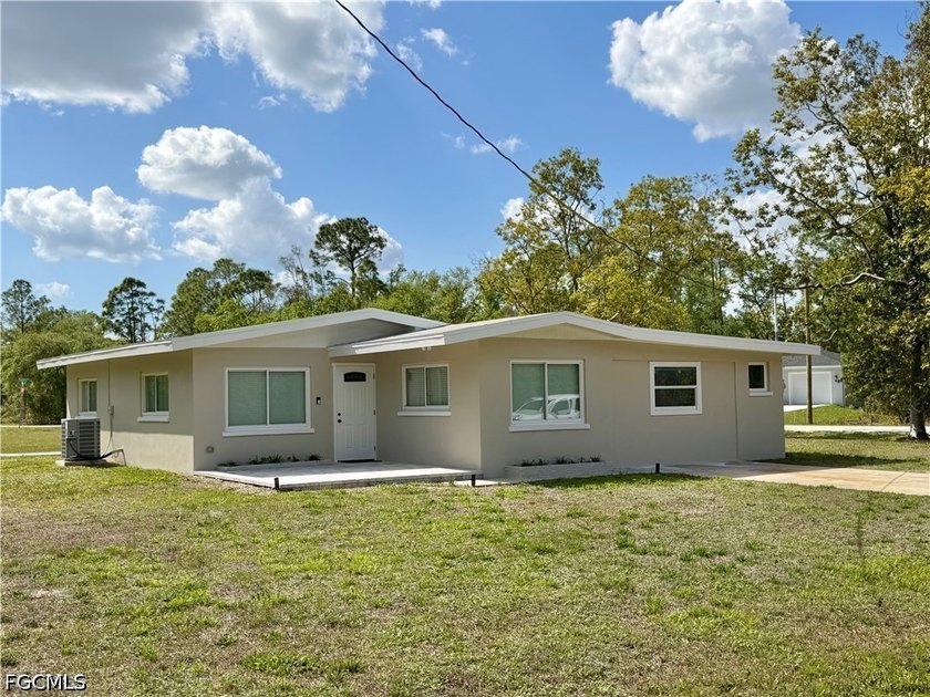 No Flood Insurance required. Plenty of room for all of your - Beach Home for sale in Punta Gorda, Florida on Beachhouse.com
