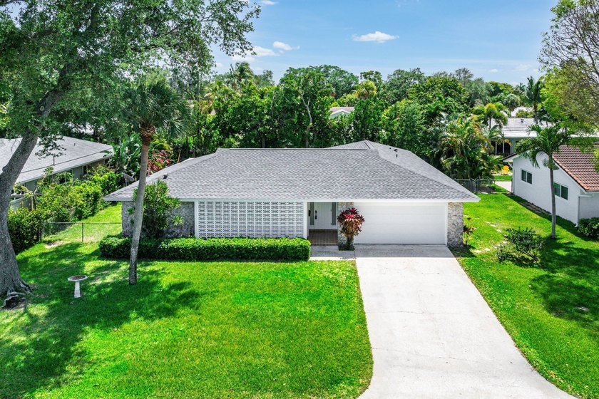 East Boca's charming Lake Floresta neighborhood is adjacent to - Beach Home for sale in Boca Raton, Florida on Beachhouse.com