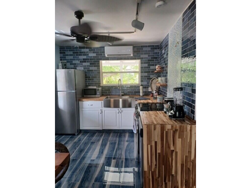 Beautifully remodeled in 2023. Unusual street with only 3 homes - Beach Home for sale in Key Largo, Florida on Beachhouse.com